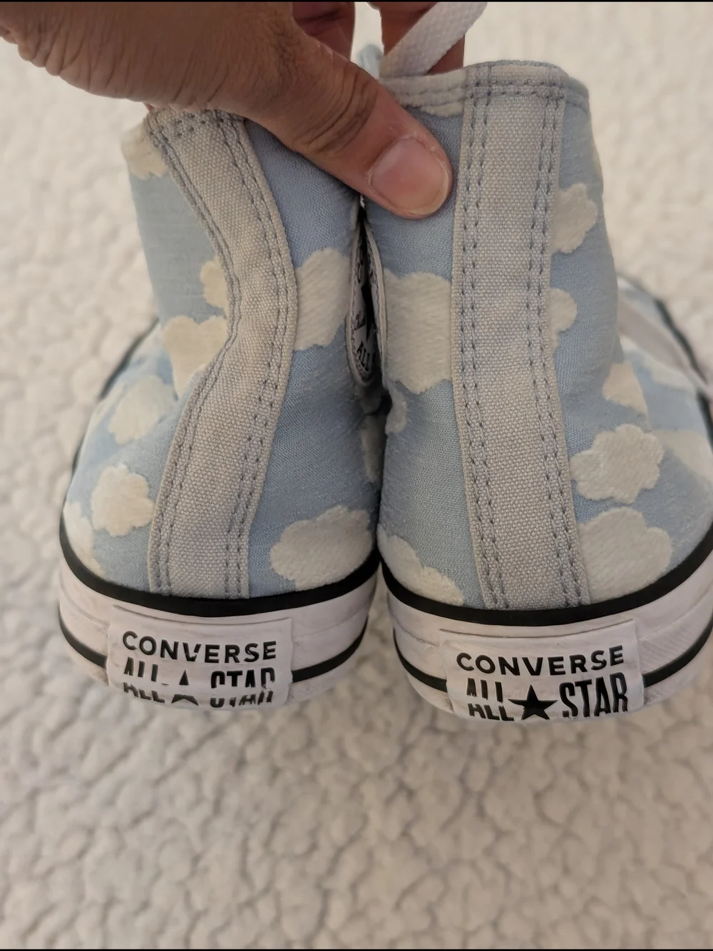 Great Condition: Converse Chuck Taylor All Star Clouds Kids 6